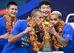 恒大大胜苏宁，稳步领跑中超积分榜