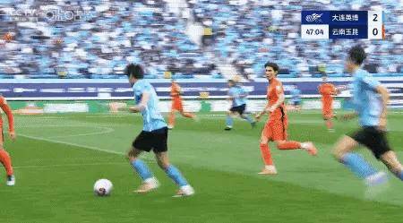 国安主场大胜大连一方，继续追赶领先球队